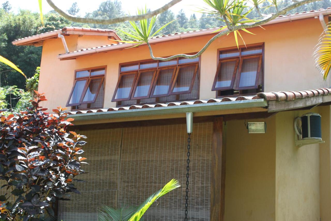 Casa com piscina aquecida e com grande área verde. Ubatuba Exterior foto