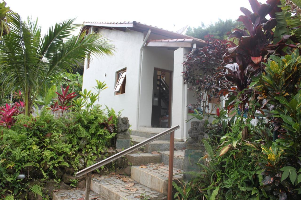 Casa com piscina aquecida e com grande área verde. Ubatuba Exterior foto